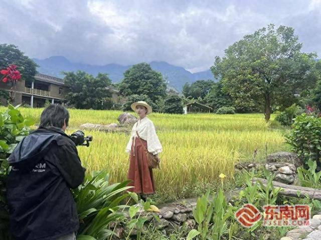 ​全国媒体达人云南行｜一身霓裳“日月彩虹” 摇曳出嘎洒江万种风情