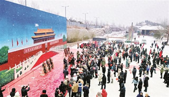 雪中添彩！巨幅墙绘落成