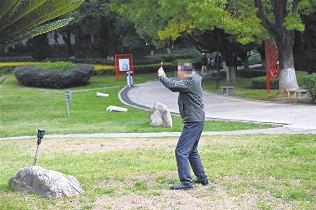 爱护一草一木，从自身做起