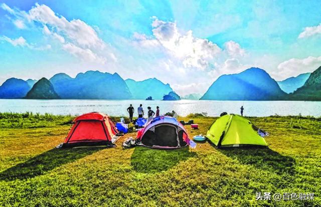 飞瀑流泉造秘境 山水边城享清凉