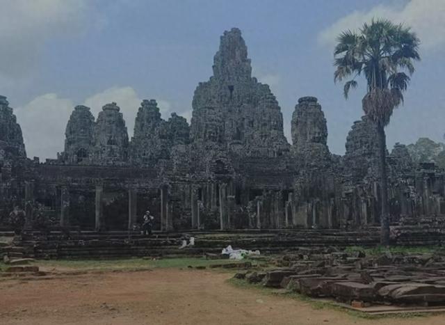 柬埔寨明年将对中国公民试行免签政策，游客：“五一”花钱办签证去的，吴哥窟很美