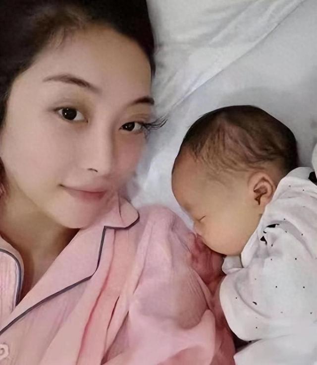 “买英国精子生3娃”的山东女人，8年后现状曝光！如今她后悔不？