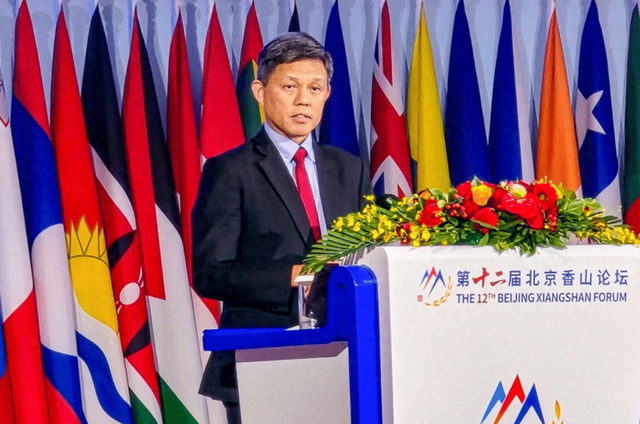 当着全球媒体的面，新加坡防长用中文喊出一句话，不做美国代理人
