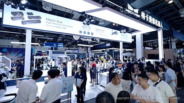 梅卡曼德（雄安）机器人亮相2025世界人工智能大会