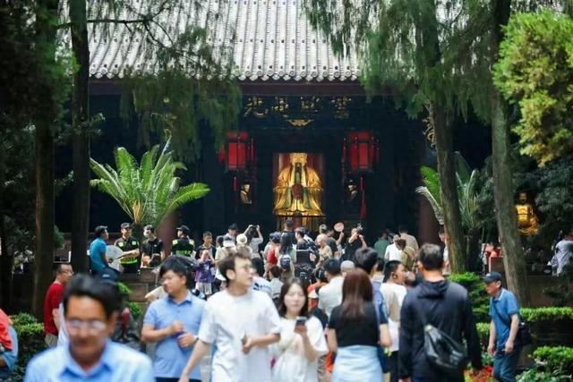 文旅观察丨世运会叠加暑期游 成都登上境内游热门目的地