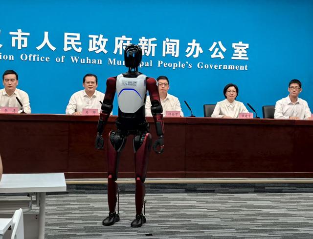 2025中国文化旅游产业博览会9月在武汉开幕，机器人“推荐官”现场答记者问