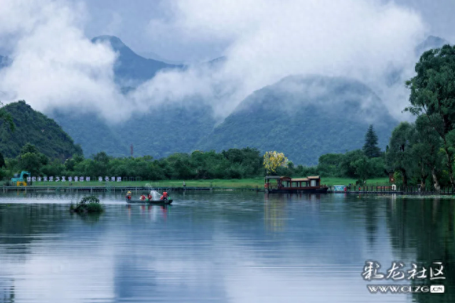 水墨丹青普者黑 荷风烟雨画中游