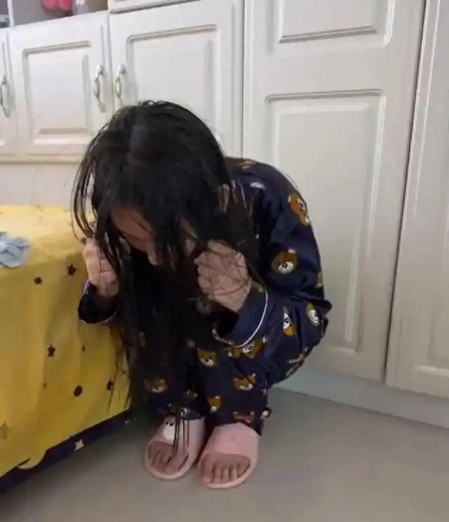 初三女生在校被同学殴打13次，后确诊精神分裂？警方处打人者行拘不予执行，校方、教科局回应