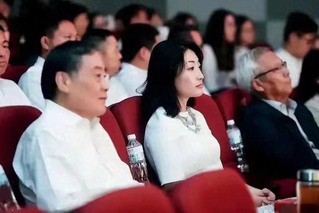 宗馥莉到王思聪,为何企二代陷“接班困局”，他们为何难以接班？
