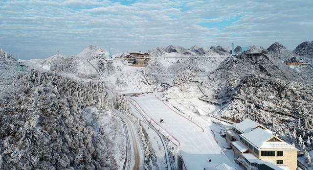 钟山区打造“南国雪乡” 梅花山滑雪场升级开启四重体验