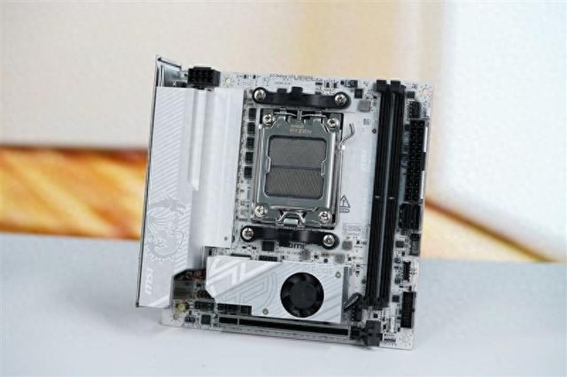 微星MPG B850I EDGE TI WIFI刀锋 钛主板评测：小巧强悍 200W功率释放