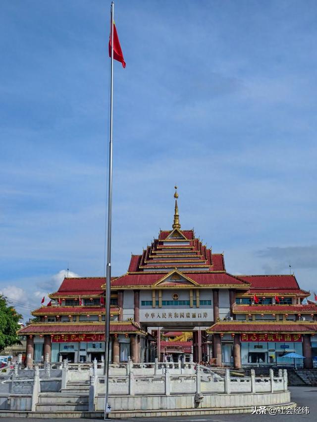 瑞丽姐告国门：一城两国间的边境烟火气