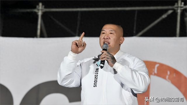 抖音粉丝过100的截图（馆长抖音2天破100万粉丝自介嗨喊两岸一家）