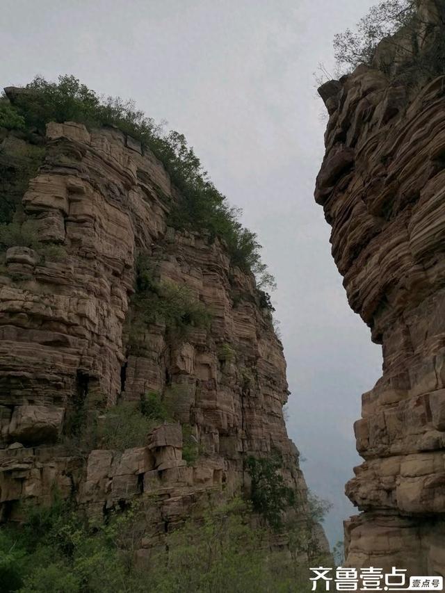 邯郸东太行景区的玻璃栈道，玩的就是心惊肉跳
