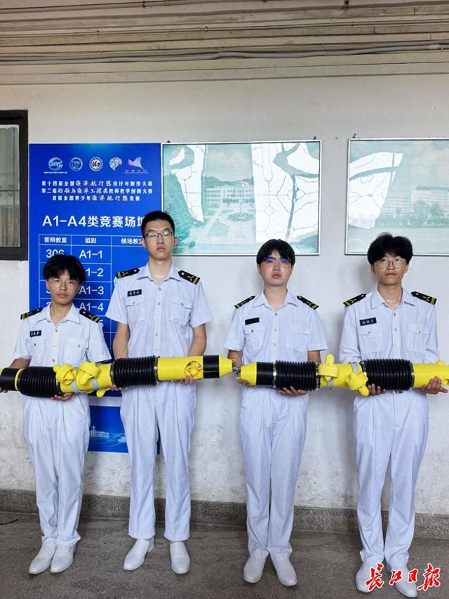 “水蛇”机器人潜入深海给管道做体检，武汉大学生突破性创新斩获全国一等奖