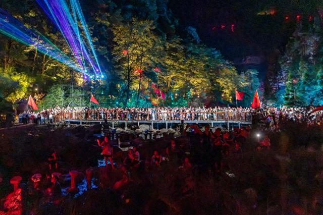 两个月涌入61万人次！四面山凭啥成为暑期“顶流”？