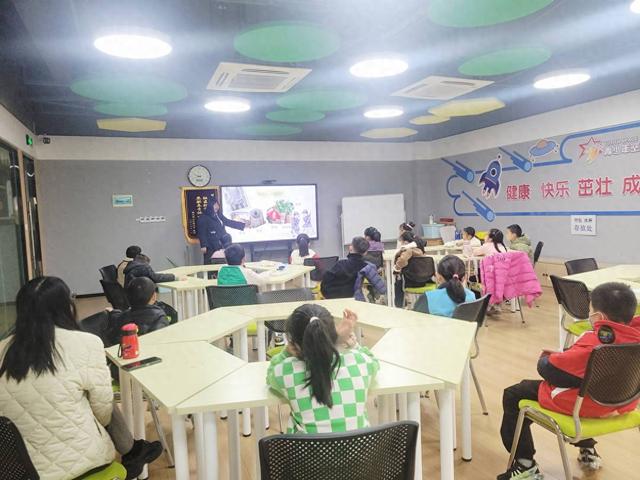 红色文化之旅温情启幕 青少年解锁“勇气与智慧宝藏”