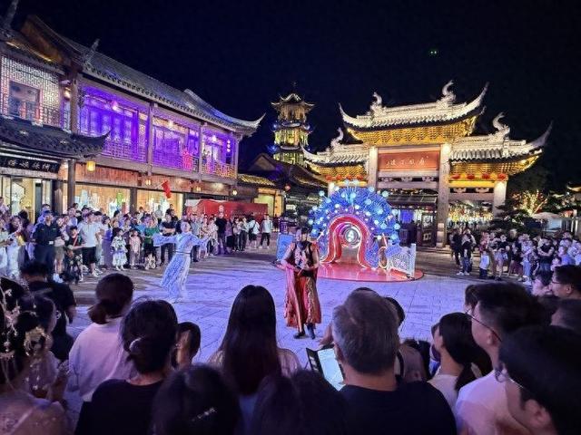 花开并蒂 灯映两岸！江苏周庄亮灯