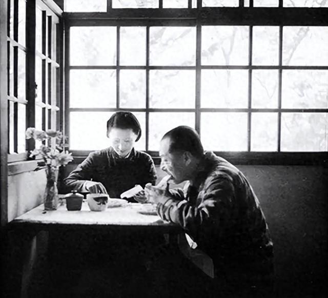 张学良被囚54年，生活奢华，月经费超北京人均工资400多倍