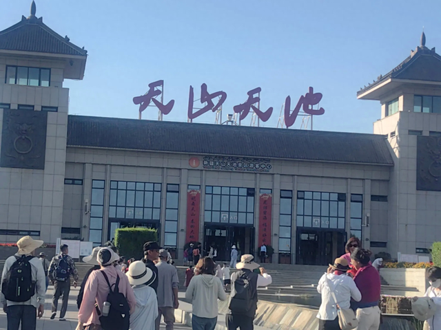 北疆游：鸡鸣才叫农家乐