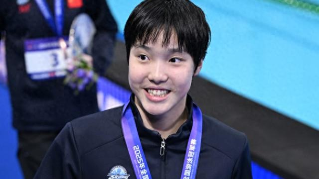 12岁“小孩姐”闯入200米混合泳决赛，于子迪世锦赛最小，人气中国队最旺