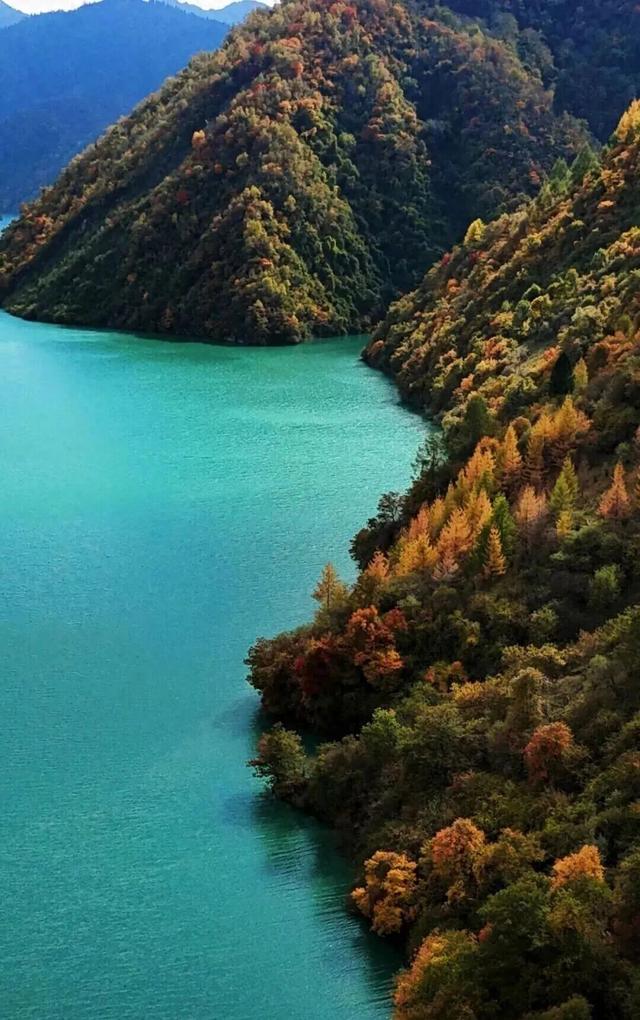 【美丽四川】平武天母湖，邂逅一场彩林与碧水的秋日盛宴‖柳红樱