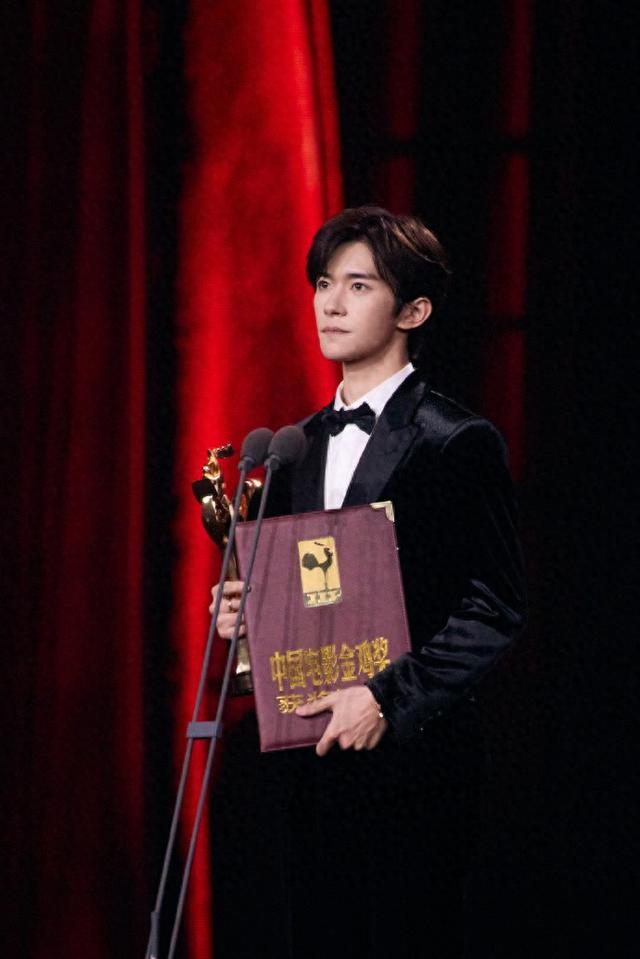 金鸡奖紧急除名祖峰！男配和编剧提名均已取消，网友曝片方出事了