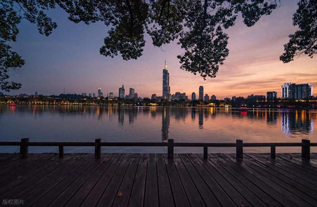 南京最值得去的10个免费景点推荐，不花一分钱玩转金陵城！快码住