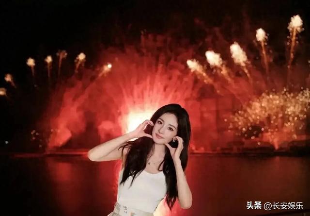 杨幂是胸最大的女明星了吧？关键居然还能保持少女感，都快40岁了
