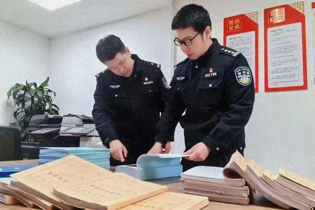 叛逃中国！年薪600万的华为高管，美国身份被扒后，更多猛料曝光