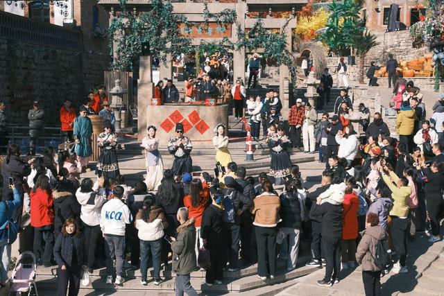 文旅观察丨打出“一元美食”牌，会“造节”的景区淡季也上人了