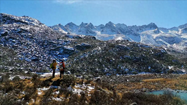 户外小白徒步党岭，为省150元车费错过下撤机会，最终因倔犟被困