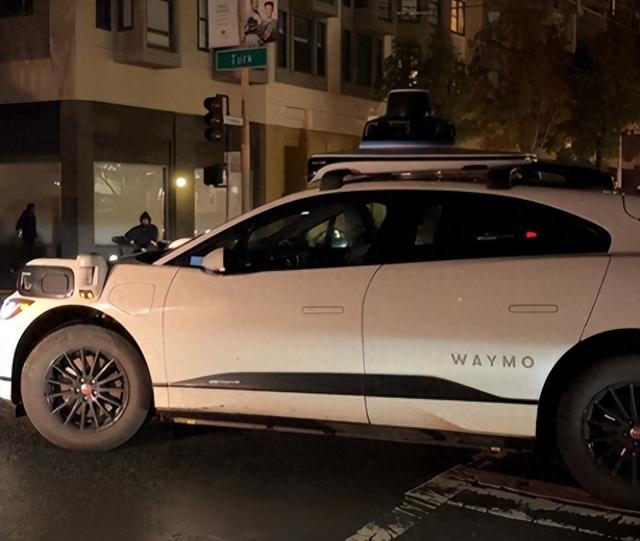 马斯克发推疯狂嘲讽！旧金山大停电	，Waymo被“公开处刑	”！