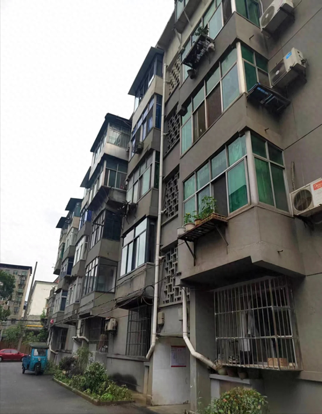 为什么越来越多人，偷偷收购老旧小区顶楼？知道实情，我也想买了