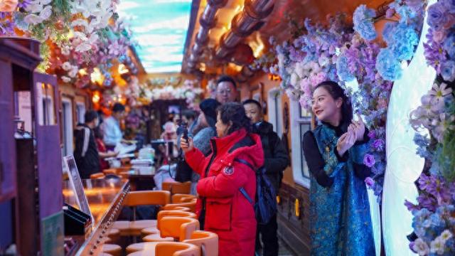 可在火车上看演出，“津旅时光号”津京线路元旦开行