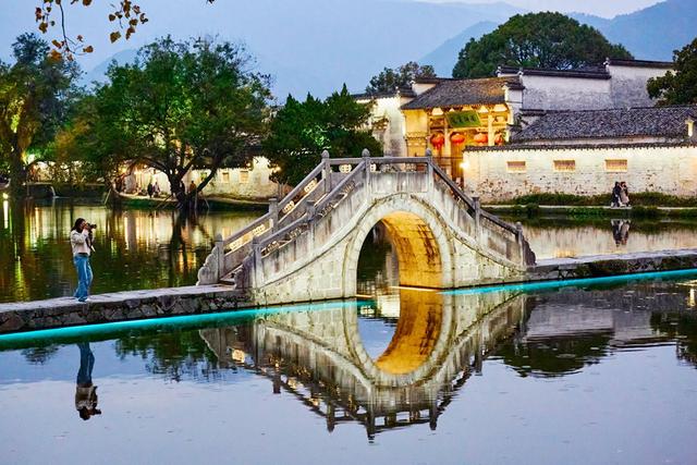 皖南宏村秋意浓，月沼风荷，南湖书声，时光在此温柔地停顿