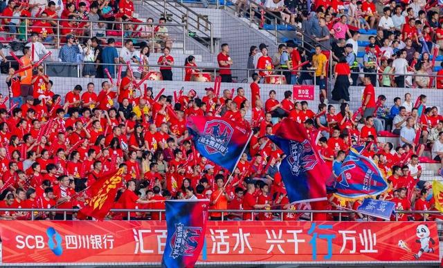 8天超64万人次，门票收入翻八倍！攀枝花靠一场球赛“踢”出旅游热浪