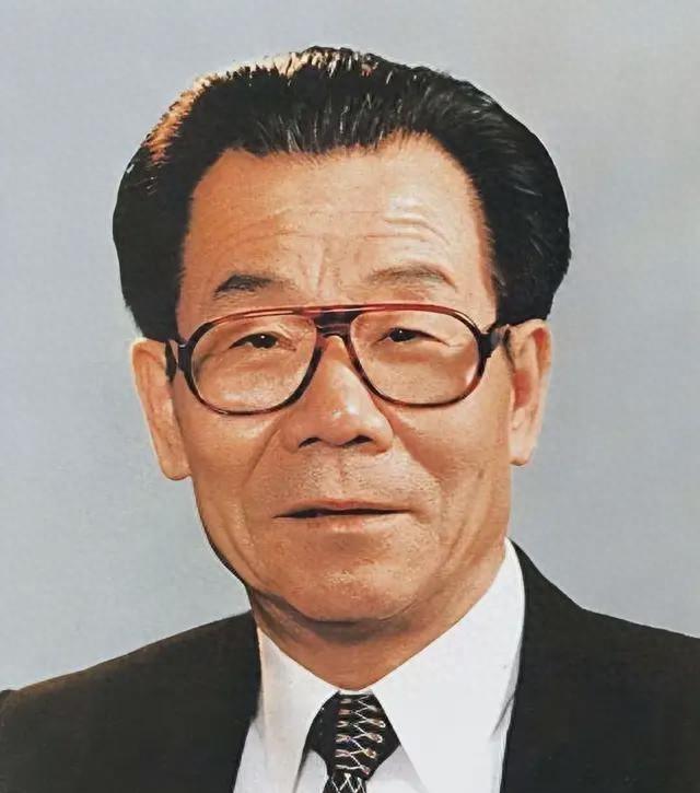 李瑞环说：叶选平是叶帅的儿子，但水平比我高，为啥不能当省长？