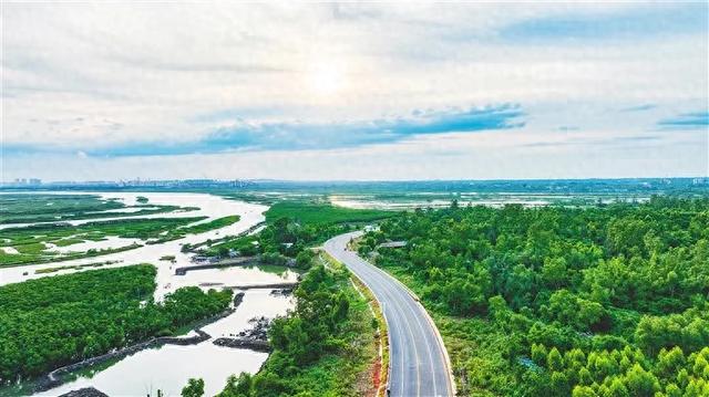 即将通车！海南环岛旅游公路新英湾支线完工→