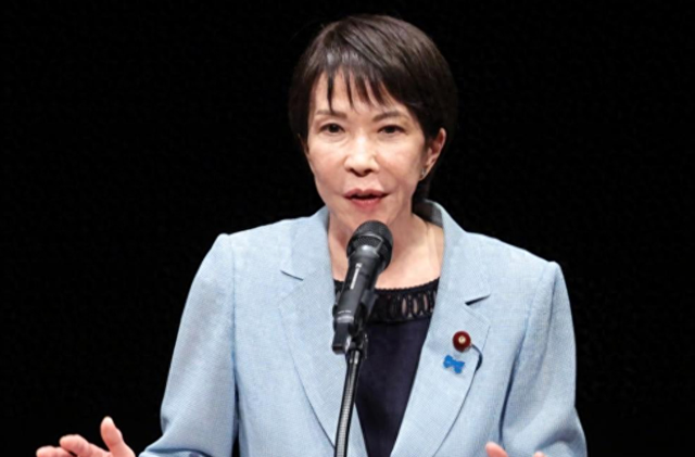 中日关系恶化影响来了，高市早苗民调下滑，仍有过半数支持其言论