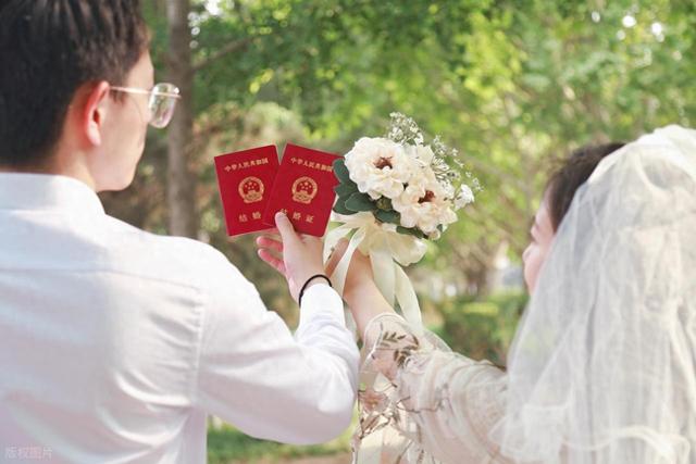 “新型婚姻模式”出现了，让人无法接受，农民：这婚还是别结了