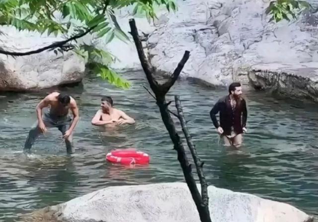 景区成“浴场”？3名境外游客庐山“泡澡”，引众怒