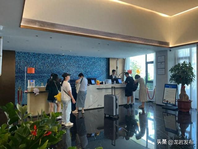 连城：双节人气旺 消费活力足