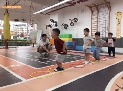 做什么锻炼可以长高？（运动长高动作指导）
