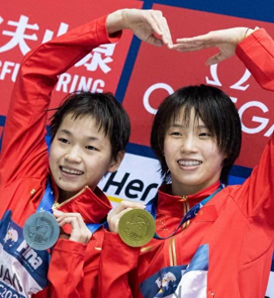 陈芋汐含泪称决赛前夜收到“威胁短信”，回应与全红婵关系：我们的友情不会被舆论左右