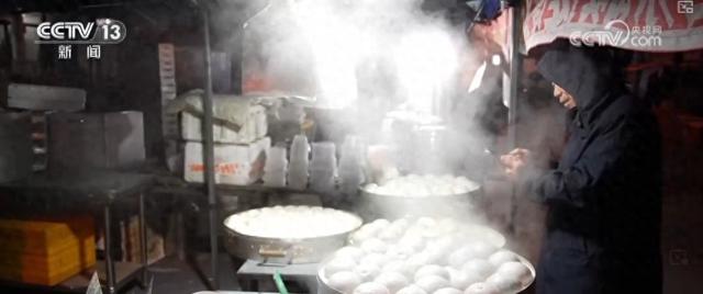 “早市+夜市+景点”延长“链式体验” “早晚互动”为城市经济注入新鲜活力