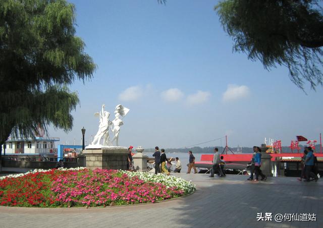 哈尔滨览松花江景