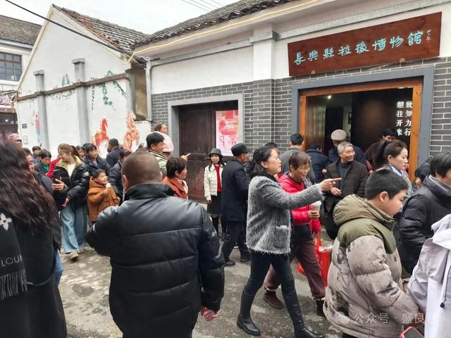 长兴县校徽博物馆:一枚小校徽，百年长兴教育史