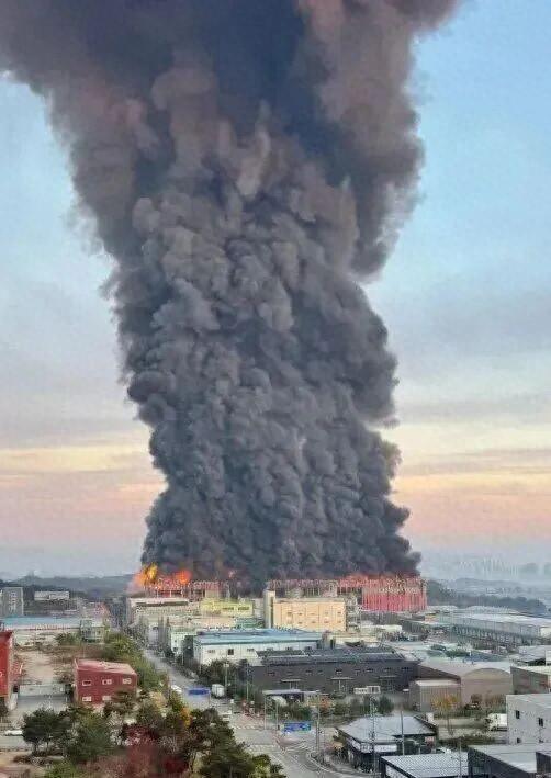 烧了60小时！亚洲最大时尚物流中心突发大火：超1000万件衣鞋被烧毁，许多还未发货
