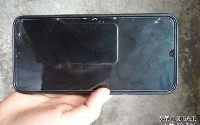 手机突然开不了机了一直黑屏是什么原因（手机无法开机的4种情况）